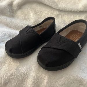 Toddler Tom’s T5 size 5 Black Velcro Shoes NEW!!!
